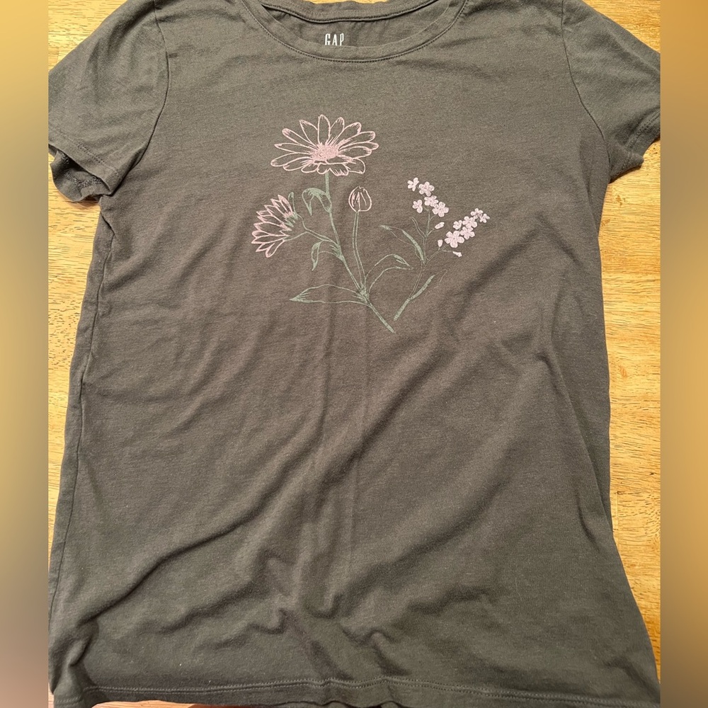 Gray GAP shirt